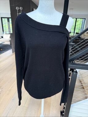 SWTR off shoulder Sweater